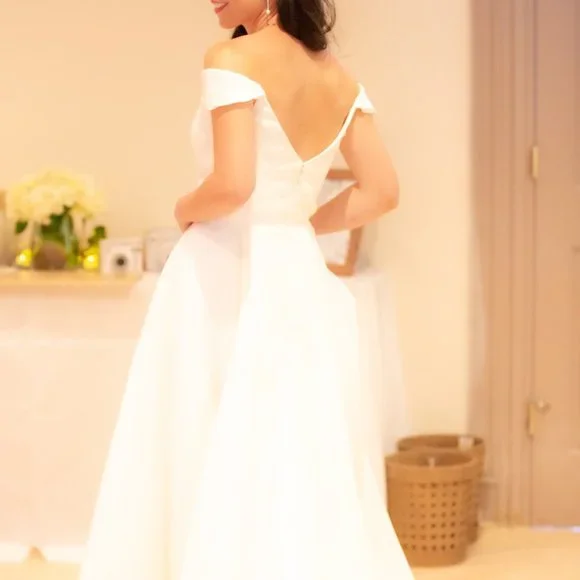 Leanne Marshall 'Eliza' - Picture 7 of 12